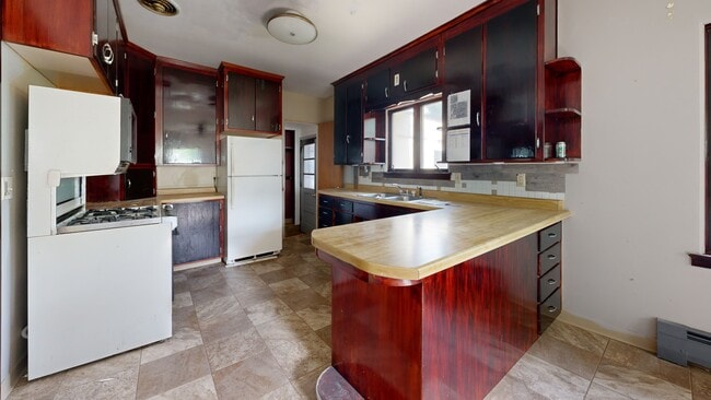 718 1st St SW, Faribault, MN 55021 - photo 2