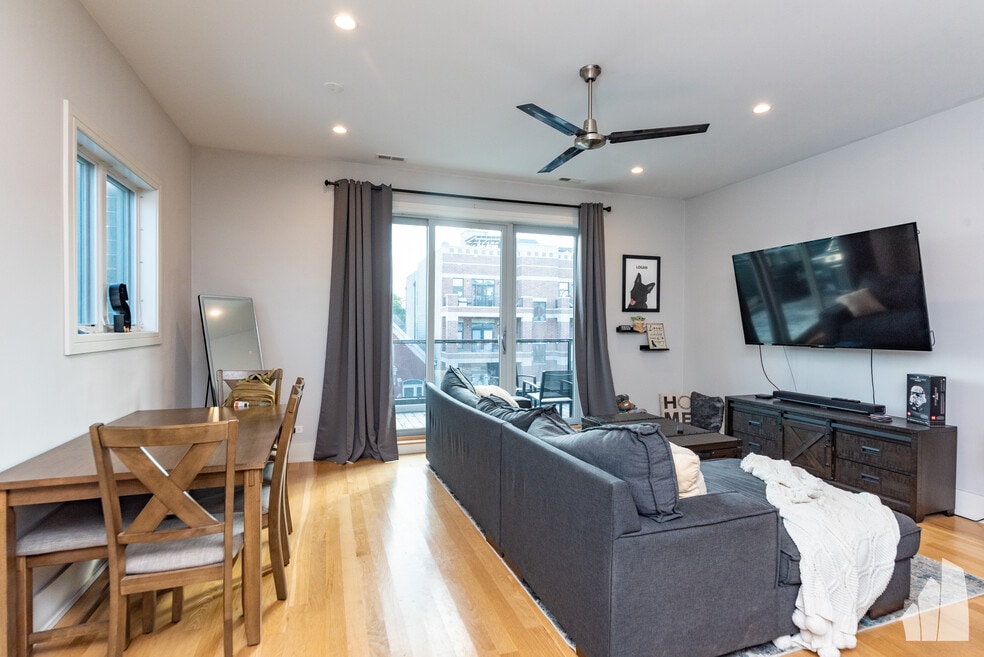 3049 N Clybourn Ave unit 3, Chicago, IL 60618 - photo 1