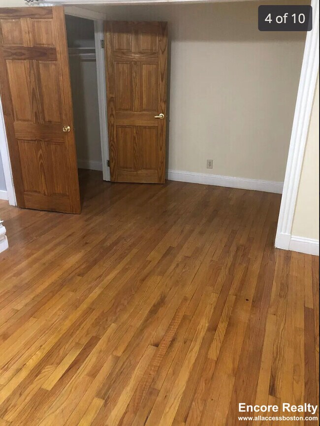 352 Riverway unit 7, Boston, MA 02115 - photo 4