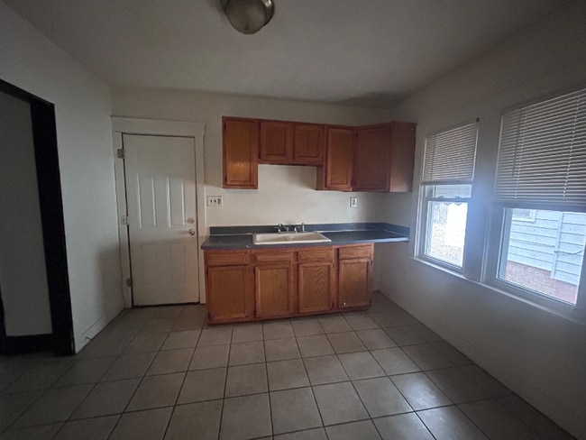 14008 Savannah Ave unit 2, Cleveland, OH 44112 - photo 5