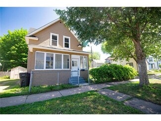 322 Pierce St N, Saint Paul, MN 55104