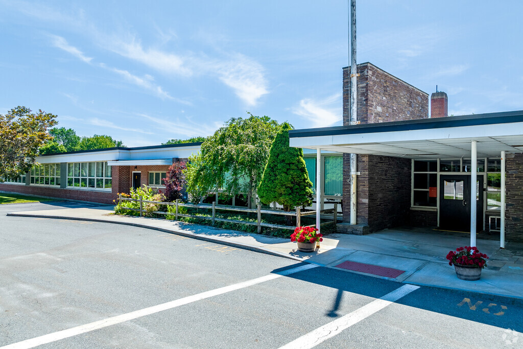With dedicated teachers and staff, Fisher Elementary School promotes academic excellence.