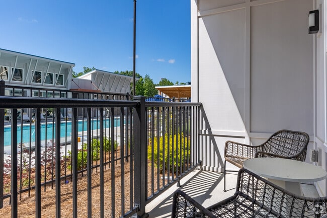 2BR, 2BA - 1,030SF (Type B1) - Patio