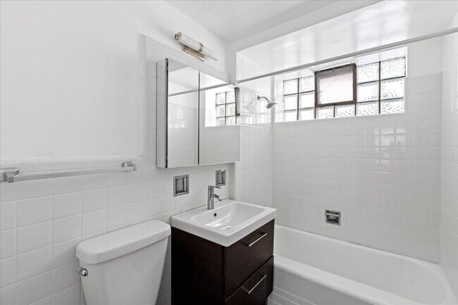 6705 N California Ave unit 5-1E, Chicago, IL 60645 - photo 7
