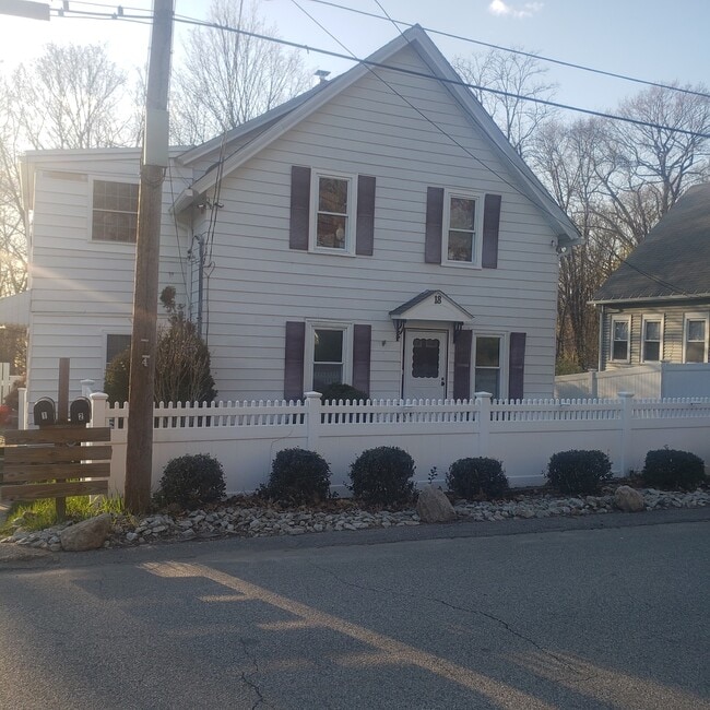 18 Warwick St unit 1, Auburn, MA 01501 - photo 2