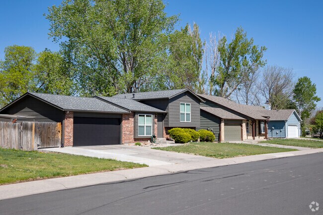 Foxstone houses sit close together on lots ranging from 5,000 to 8,000 square feet, and most have fenced-in backyards.