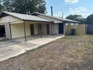 904 N Bishop St, San Marcos, TX 78666