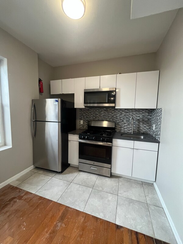 58 Steuben St Unit 10, East Orange, NJ 07018