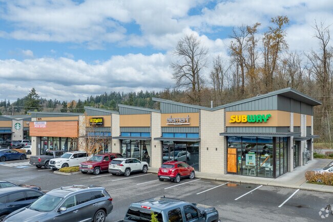 A small shopping center in Elliott features several businesses, including Mexicuban.