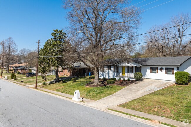 East Washington’s housing stock includes minimal traditional and ranch-style homes.