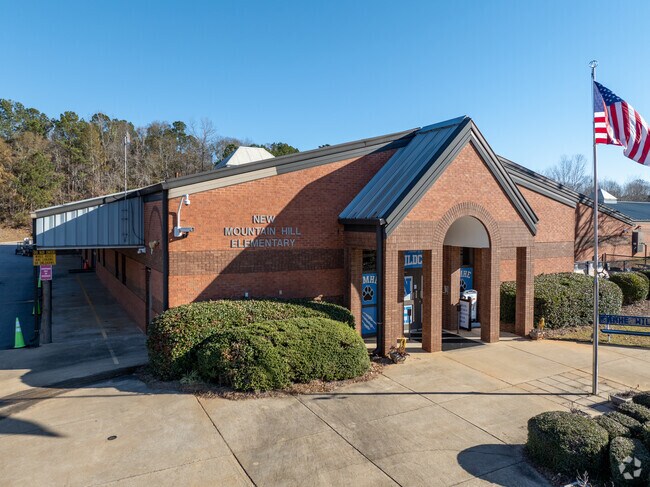 New Mountain Hill Elementary has 500 students with a student-teacher ratio of 15 to 1.