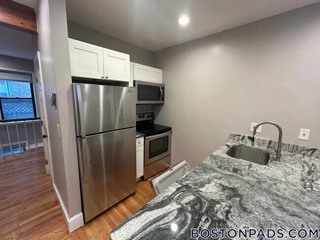 37 Sheafe St unit 2, Boston, MA 02113 - photo 4
