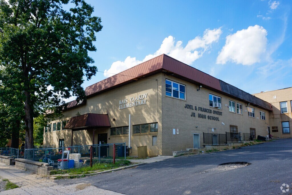 Bais Yaakov Elementary School serves students in Lakewood and the surrounding areas.