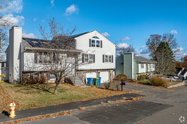 Bunker Hill’s midcentury homes feature cozy layouts and classic design details.