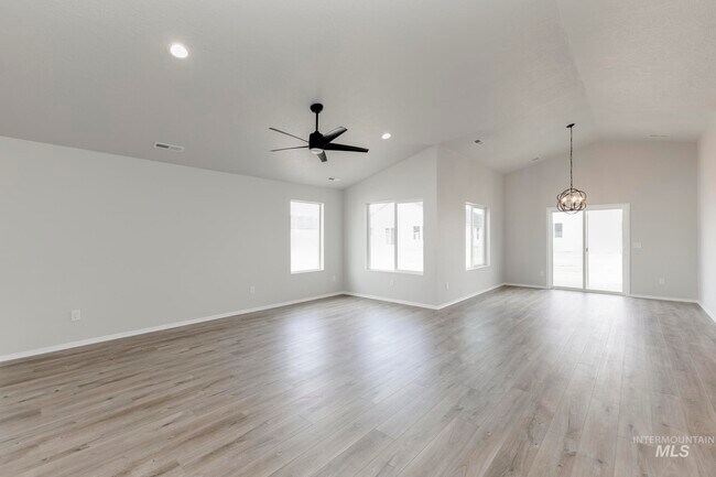 3805 E Jamestown Dr, Nampa, ID 83686 - photo 7