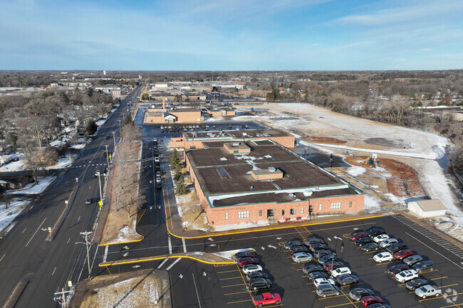 Parker Elementary School lies in the heart of Elk River.