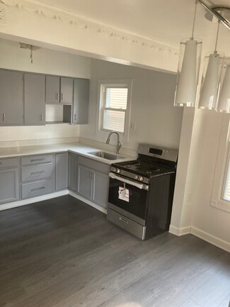 5014 W Strong St, Chicago, IL 60630