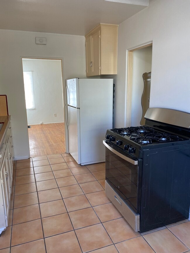 2566 1/2 B St, San Diego, CA 92102 - photo 7