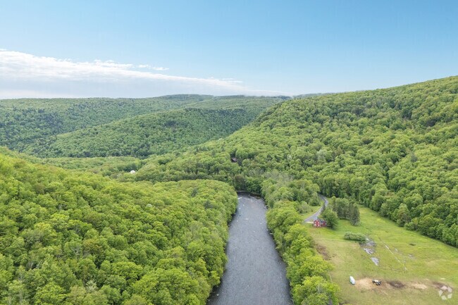 The Deerfield River is a great spot for watersports in Florida.