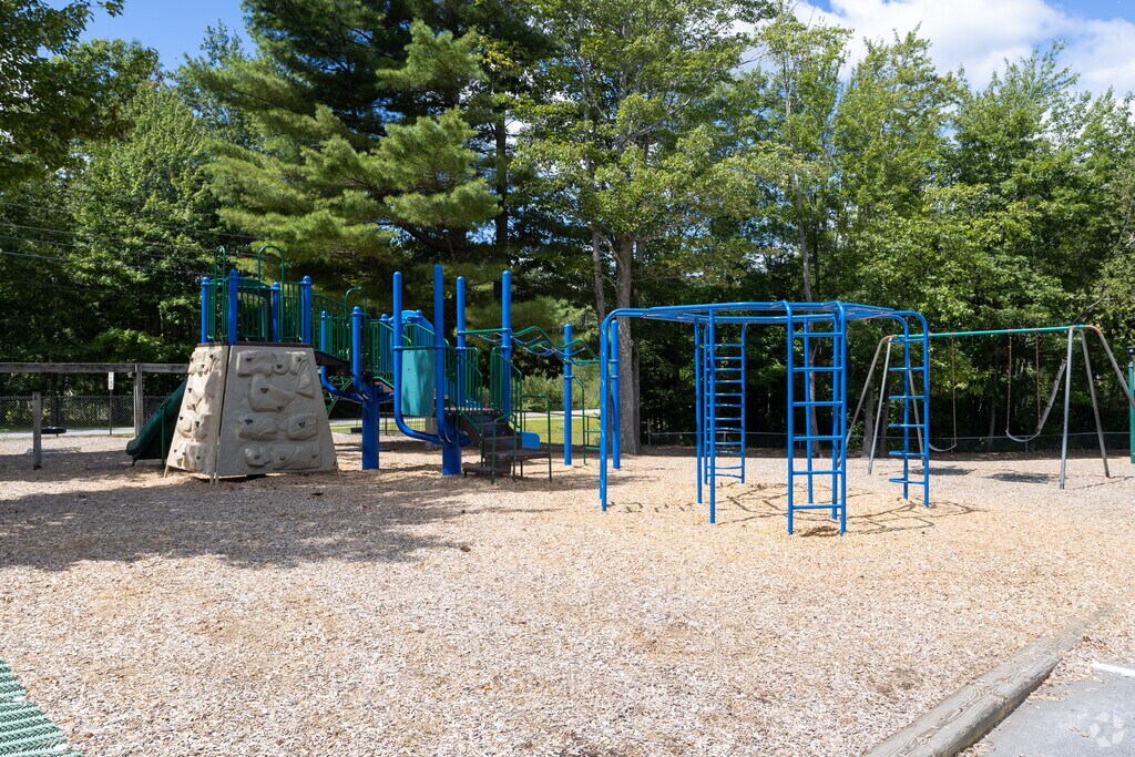 Yarmouth Elementary School is ranked in the top 1% of public schools in Maine.