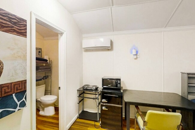 2306 Escambia Dr unit 2306 Escambia C, Tallahassee, FL 32304 - photo 4