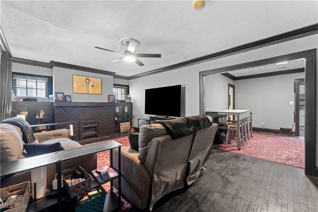 3179 W 111th St unit Downstairs, Cleveland, OH 44111 - photo 2