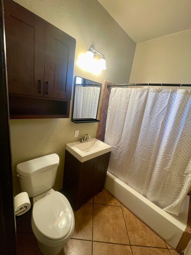 1829 E 7th St unit Downstairs Back, Long Beach, CA 90813 - photo 4