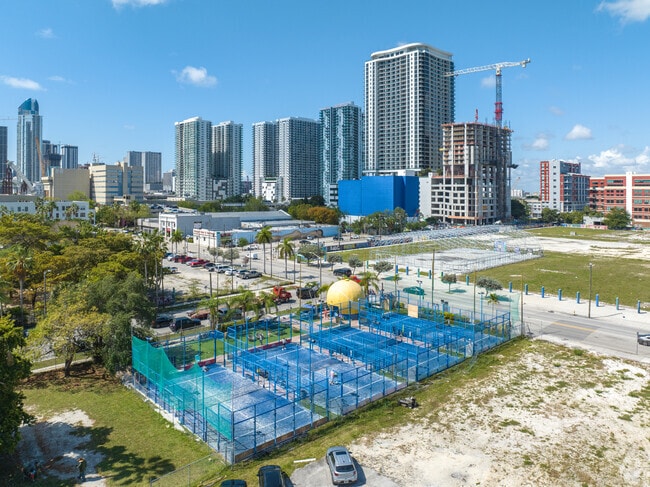 Real Padel Tennis Club Miami is situated in the Media and Entertainment District.