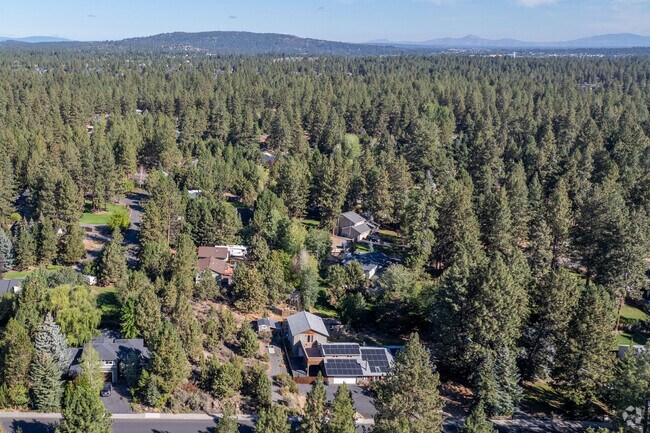 Bird's-eye view of Deschutes River Woods—where lush landscapes meet charming homes.