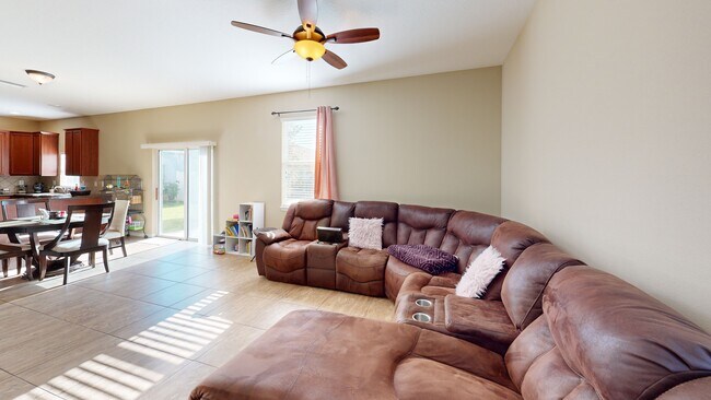 11460 Newgate Crest Dr, Riverview, FL 33579 - photo 2