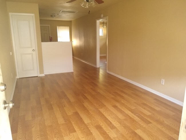 7742 Mclean St unit B, Houston, TX 77051 - photo 2