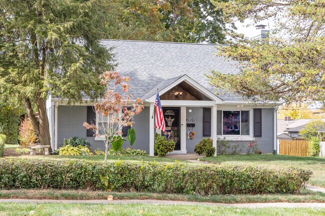 Deerfield hosts bungalows on small grass lots close to the University of Kentucky.