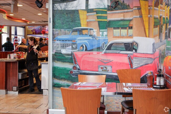 Patrons at Saddle Brook Diner feel like they're stepping back into the 1950s.