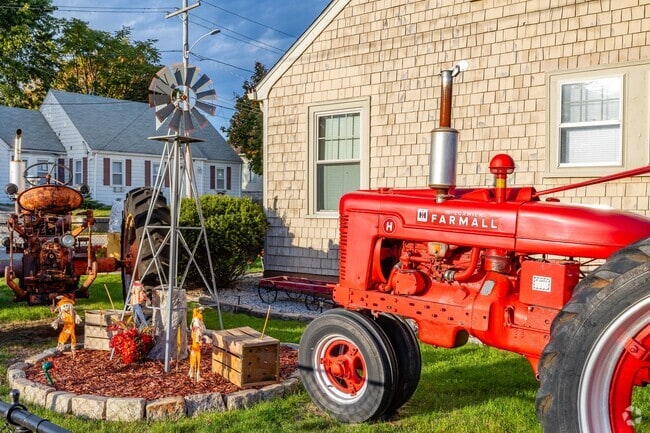 Spectacle homeowners show off creative front yard decor and seasonal landscaping.