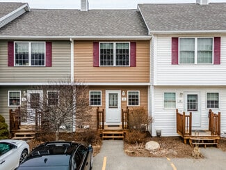 39 River Village Dr, Milford, ME 04461