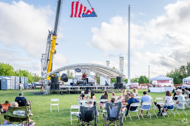 Come to RI Nights Market for live music, gourmet food, and specialty drinks in Cranston, RI.