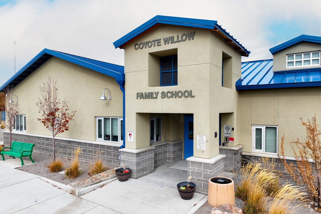 Coyote Willow Family School features unique programs with homeschooling and in class learning.