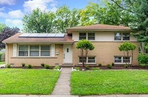 306 Michael Manor, Glenview, IL 60025