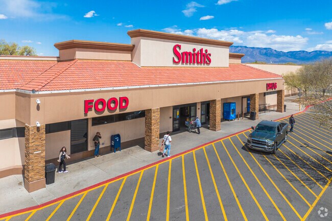 Smiths is a convenient place to grab your weekly groceries in Los Poblanos.