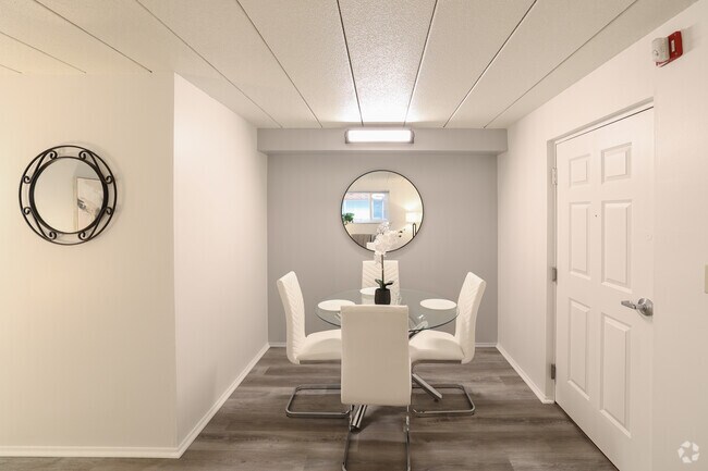 1BR, 1BA - 700SF - Dining Room