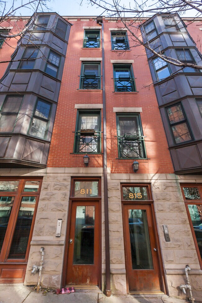 811 W Superior St unit 3, Chicago, IL 60642 - photo 6