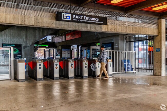 The Concord Bart station provides easy public transportation for Downtown/Todos Santos.