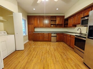 701 Yorkshire Rd NE Unit Terrace level suite, Atlanta, GA 30306