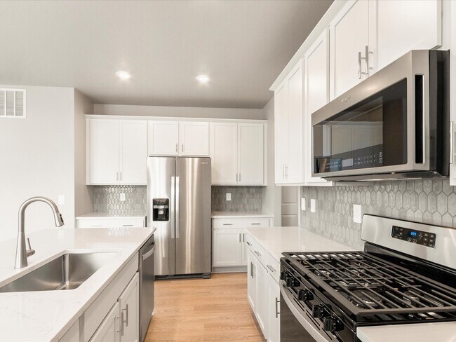 2704 72nd Ave Ct unit 37074592, Greeley, CO 80634 - photo 4