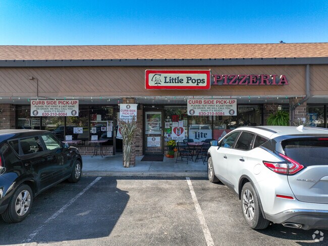 Little Pops Pizzeria is a great local pizza place in the heart of Naperville,