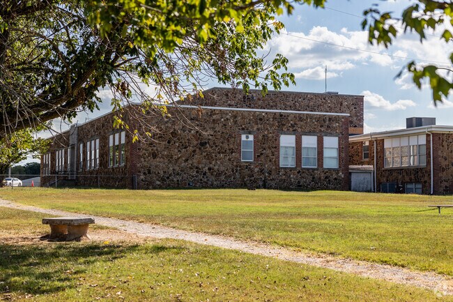 Bois D Arc Elementary School students enjoy smaller than average class sizes.