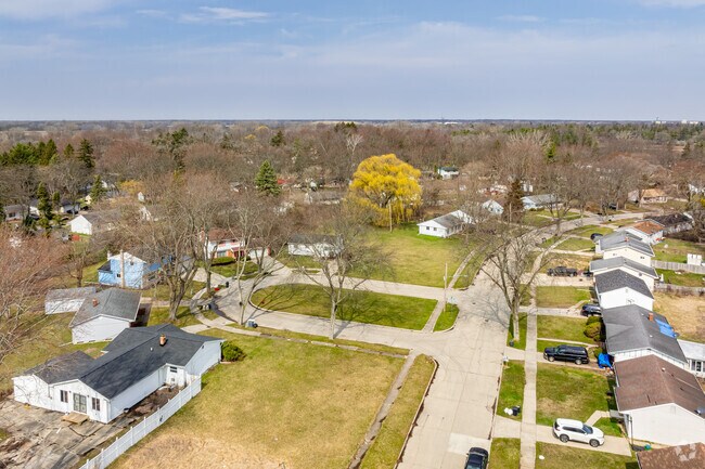 Coulter's streets gently wind through its wooded plots in a rough wedge shape.
