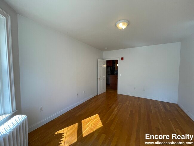 108 Peterborough St unit 108-8, Boston, MA 02215 - photo 5