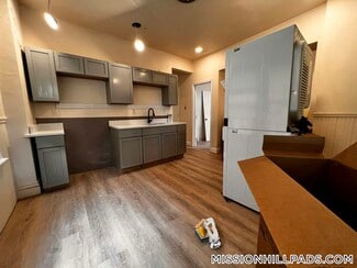 127 Harrishof St Unit 3, Boston, MA 02121