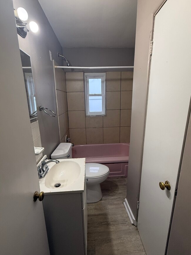 206 Locust St unit 11, Burlington, IA 52601 - photo 7